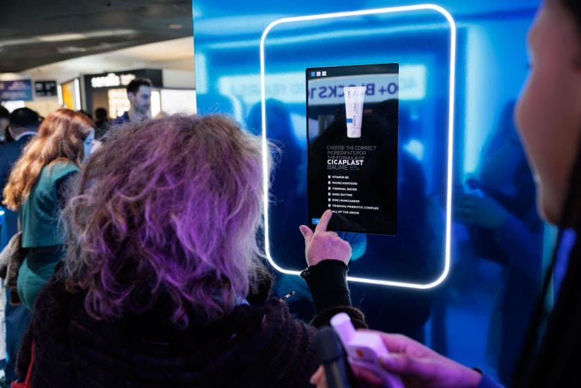 Dispositif de quiz interactif Cicaplast sur le stand La Roche-Posay, IMCAS 2026