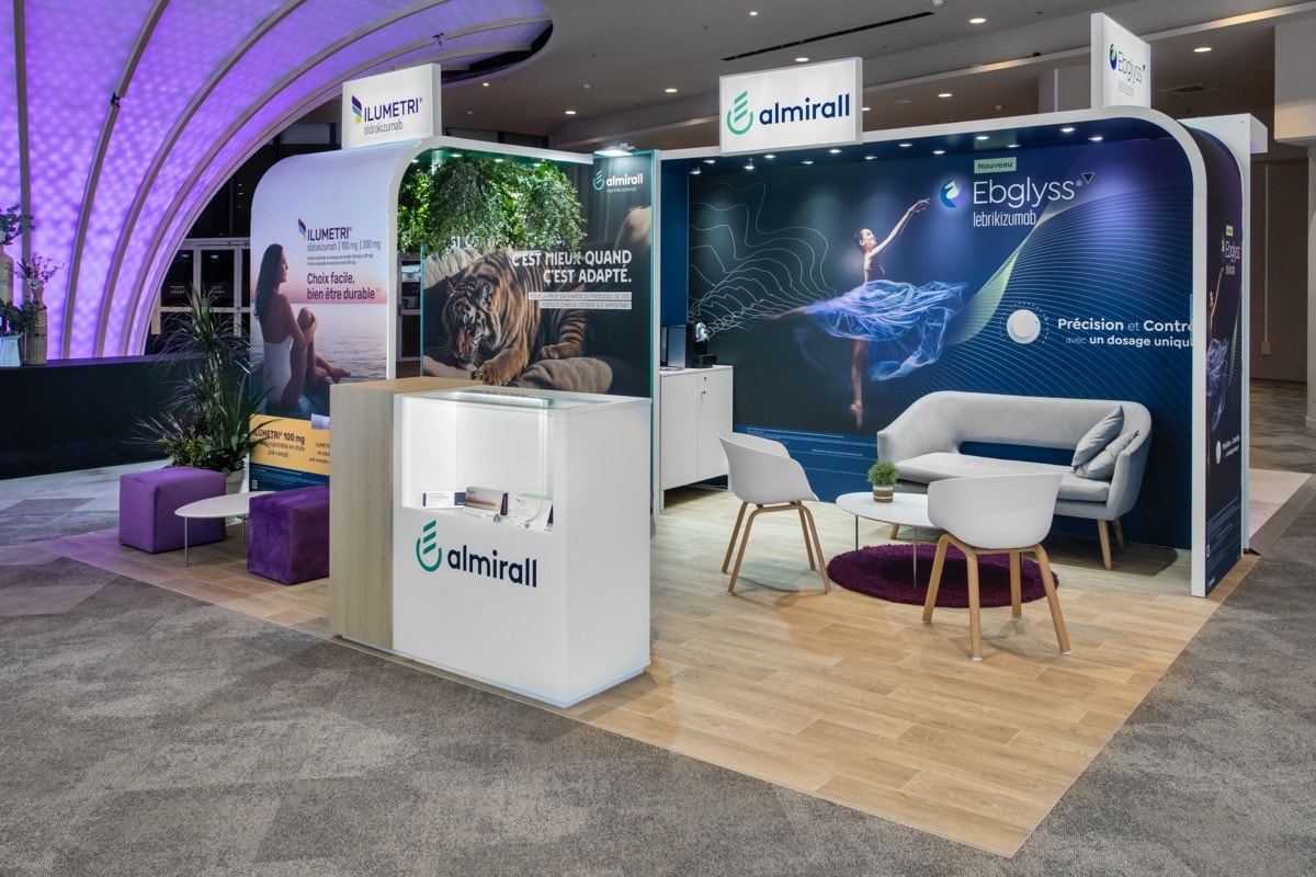 Stand Almirall · JIRD, signé The Good Experience