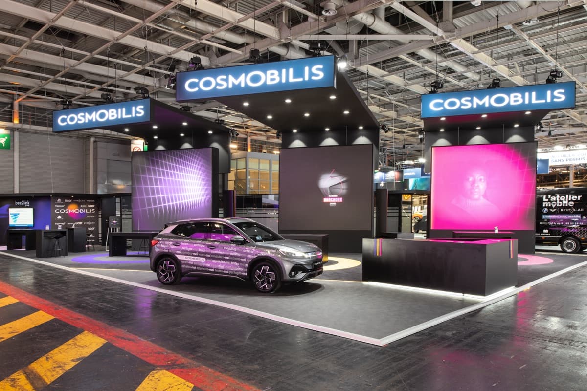 Stand Cosmobilis au Mondial de l'Auto, dispositif multi-marques de nouvelle automobilité conçu et réalisé par The Good Experience