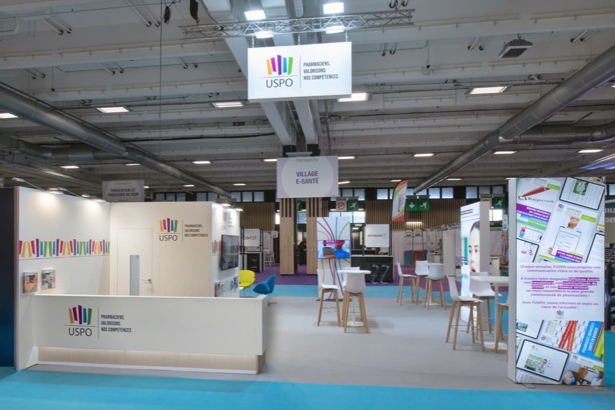 Stand USPO à Pharmagora Plus, espace institutionnel du syndicat des pharmaciens conçu et réalisé par The Good Experience