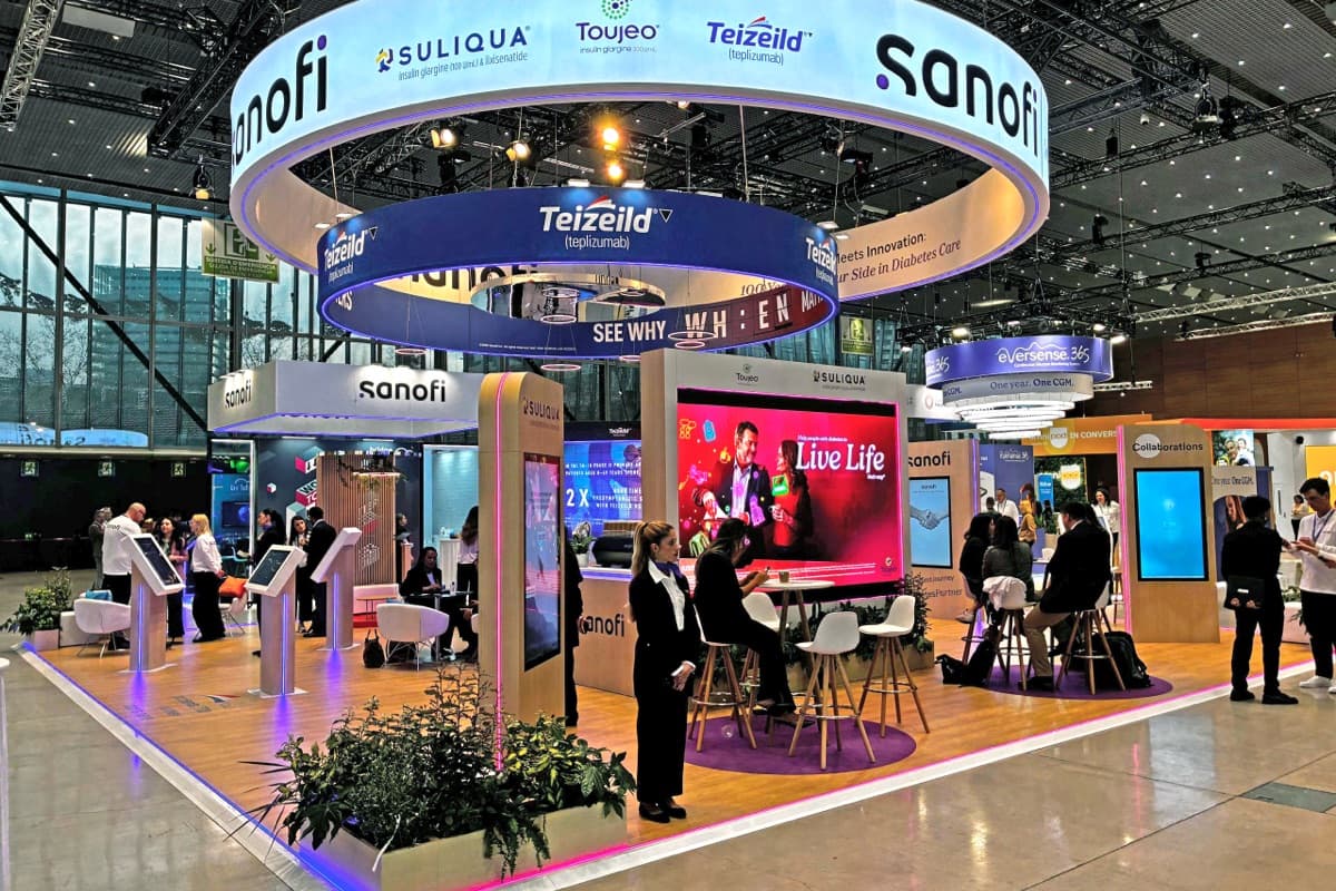 Stand Sanofi à l'ATTD, dispositif diabète et innovation thérapeutique conçu et réalisé par The Good Experience