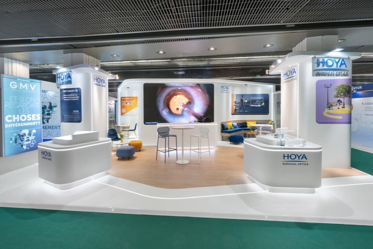 Stand Hoya Surgical Optics au congrès SFO, scénographie lumineuse conçue et réalisée par The Good Experience