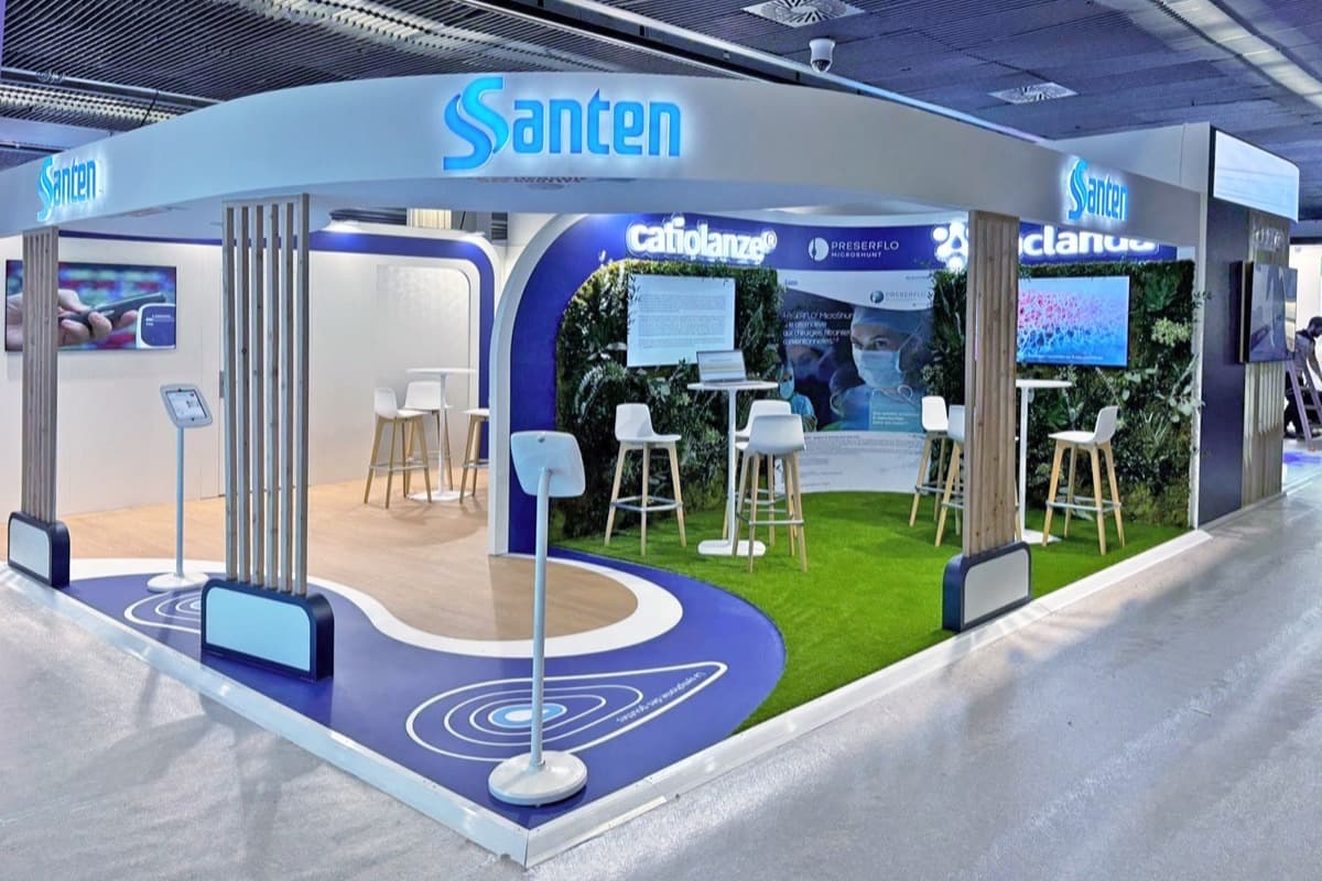 Stand Santen au congrès SFO, espace de dialogue avec les ophtalmologues conçu et réalisé par The Good Experience