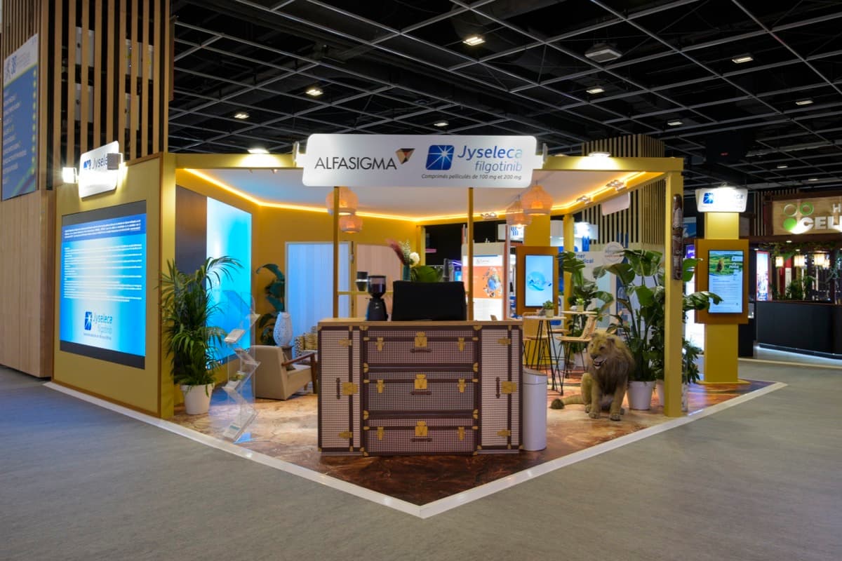 Stand Alfasigma au congrès SFR, dispositif dédié à la douleur rhumatologique conçu et réalisé par The Good Experience